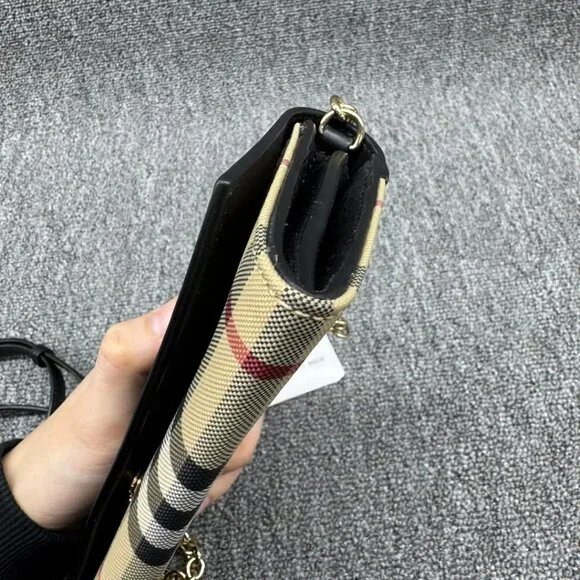 Burberry Leather Shoulder Bag 450-021925 - Picture 7 of 16